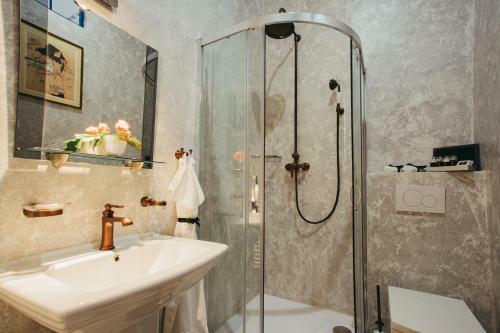 Hotel Divn� Pani Luxury Gallery Rooms