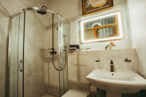 Hotel Divn� Pani Luxury Gallery Rooms