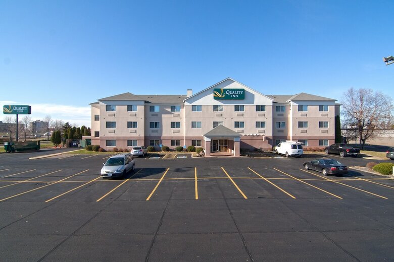 Hotel Quality Inn - In The Business District