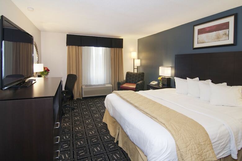 Hotel Quality Inn - In The Business District