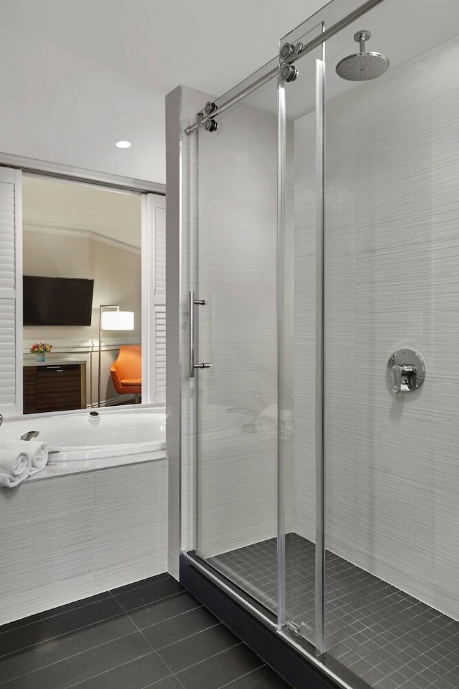 Delta Hotels By Marriott Edmonton Centre Suites