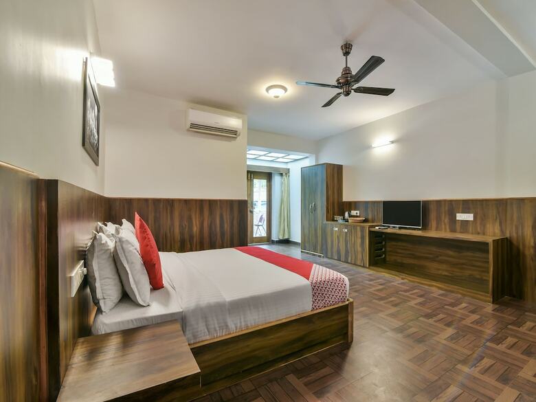 Hotel Oyo 4977 Kristal Sands Beach Resort