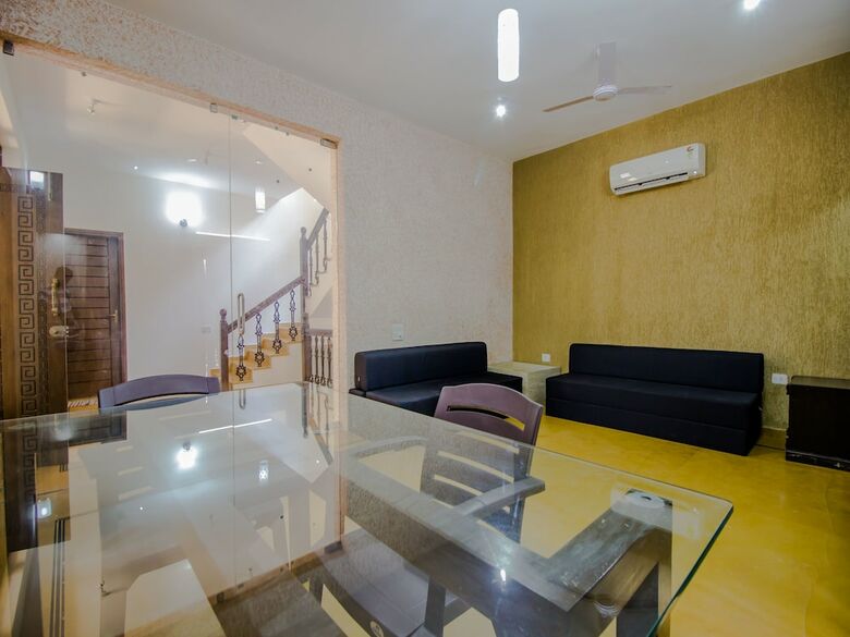 Hotel Oyo 14028 Home Exotic Stay Sangolda