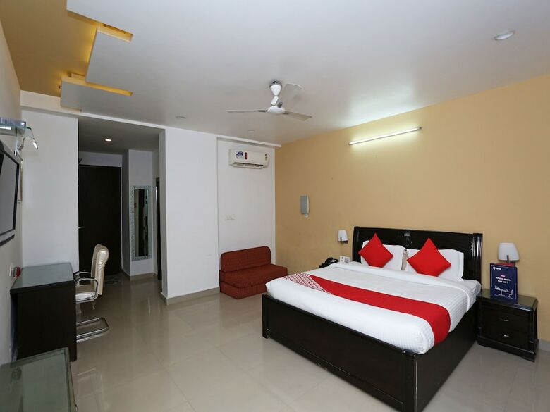 Hotel Oyo 13564 Near Prem Mandir