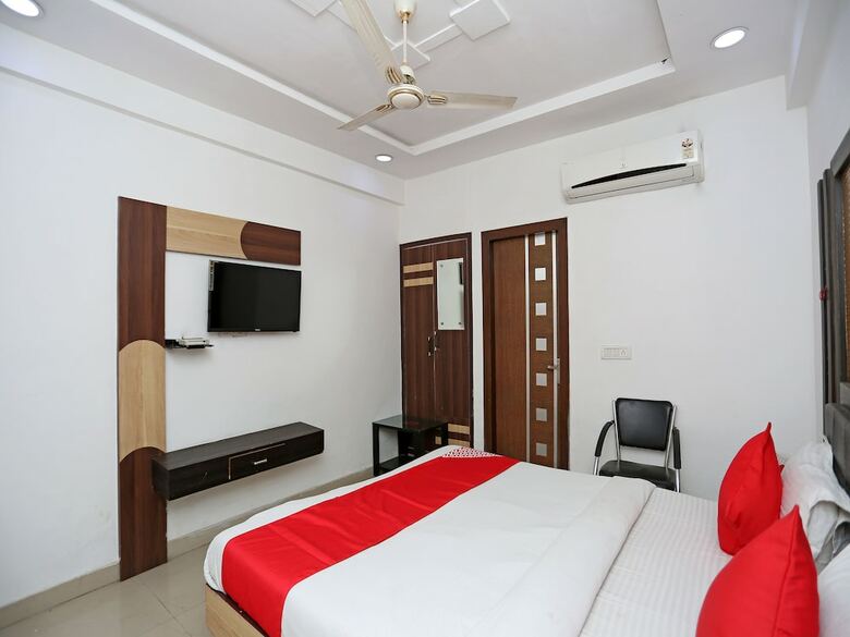 Oyo 13125 Hotel Gwal Palace