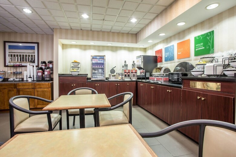 Hotel Comfort Inn & Suites Ft. Jackson Maingate