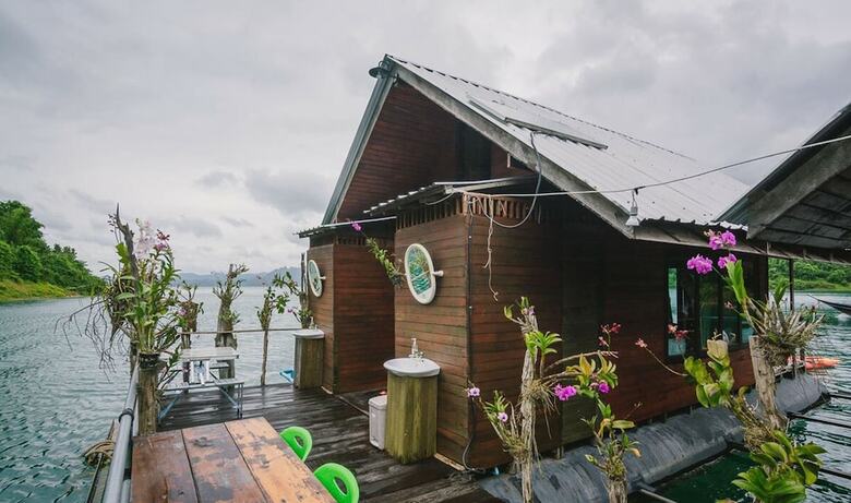 Hotel Orchid Lake House