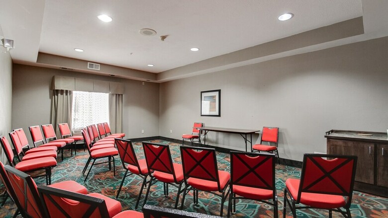 Holiday Inn Express Hotel & Suites St. Cloud
