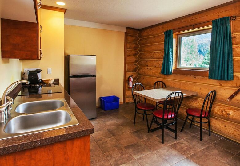 Cabana Glacier House Resort