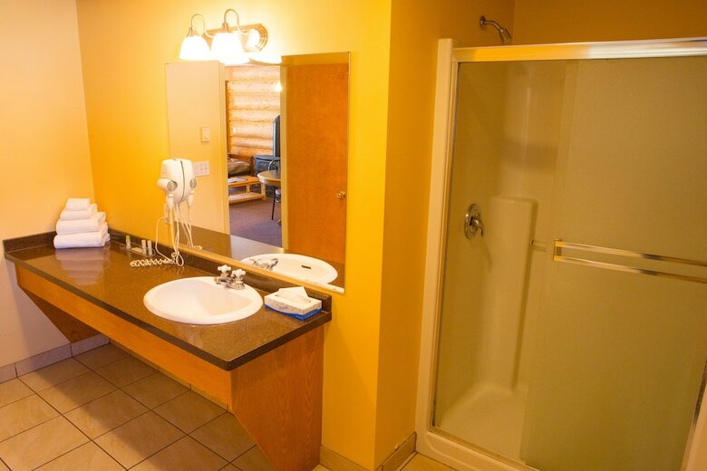 Cabana Glacier House Resort