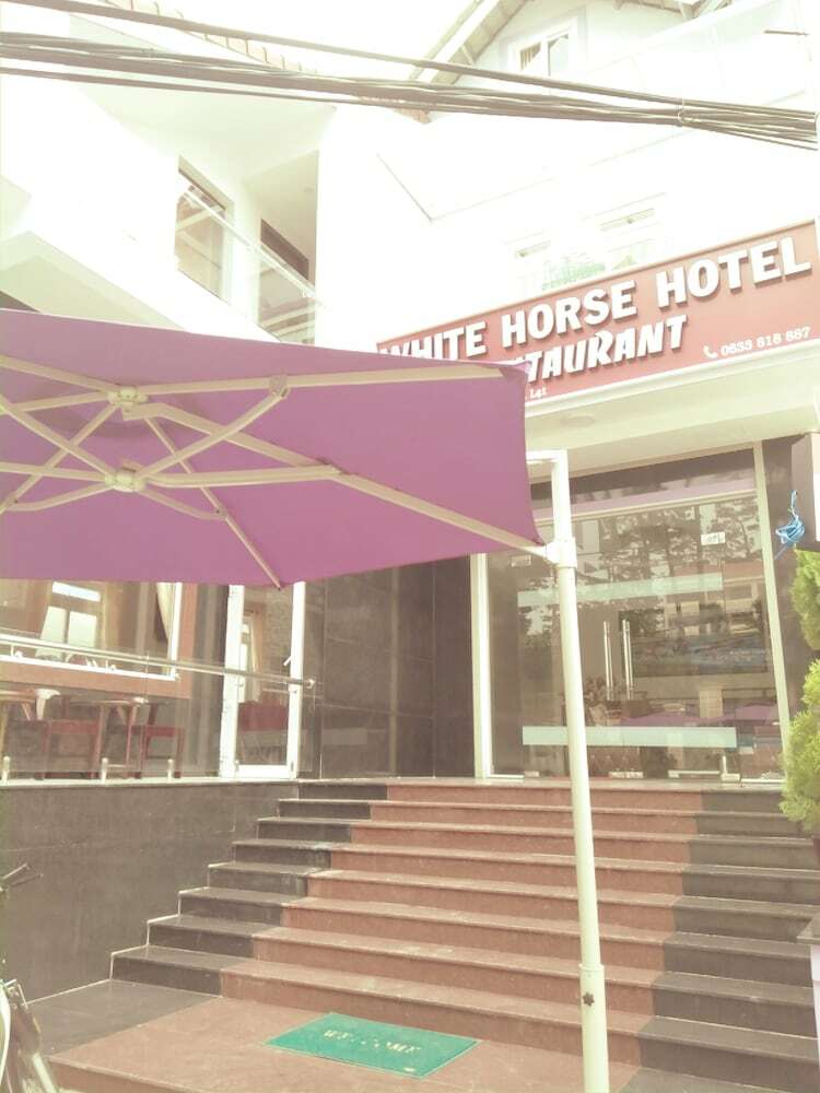 White Horse Hotel & Restaurant