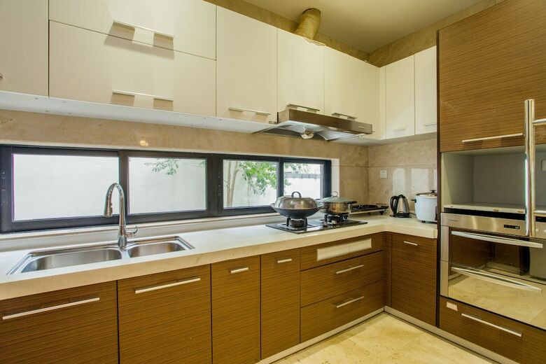 Deluxe Villa In Mingyue Mountain And Stream