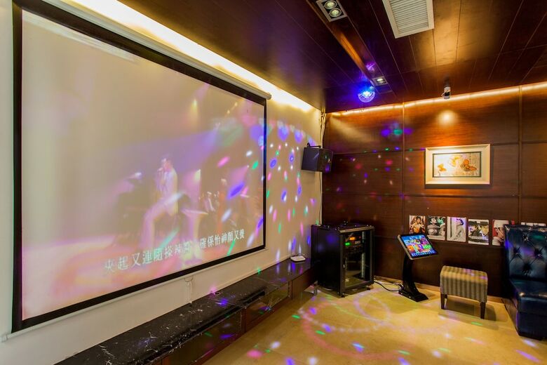 Deluxe Villa In Mingyue Mountain And Stream