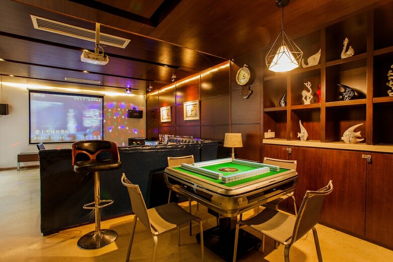 Deluxe Villa In Mingyue Mountain And Stream