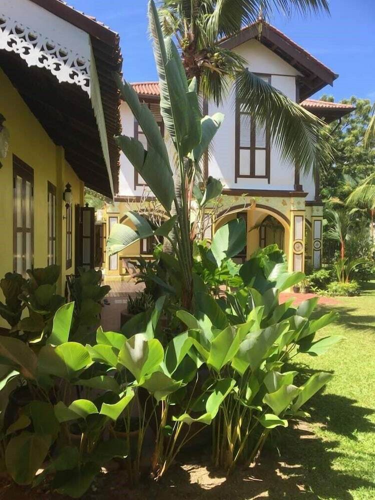 Bed & Breakfast Casugria Dutch Heritage Residence