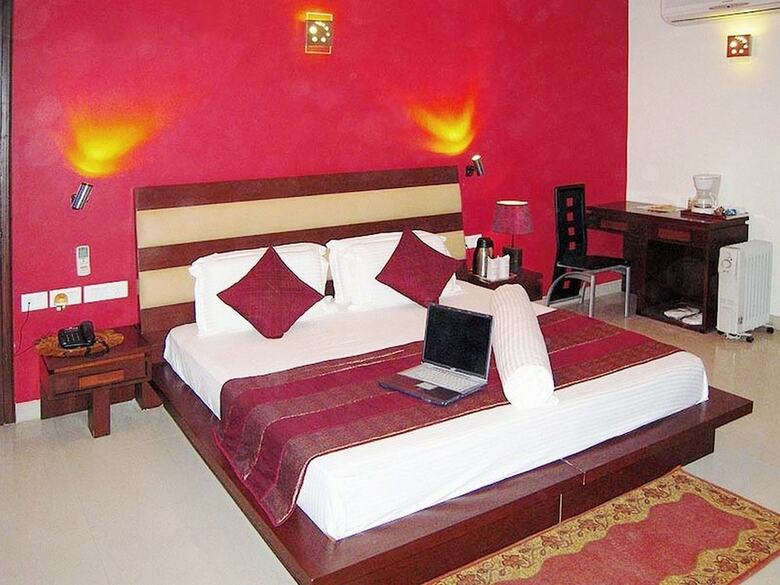 Hotel Maxfort Greenwood City