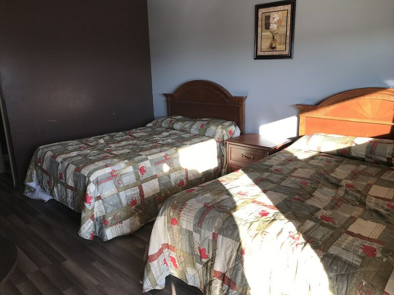 C&h Motel El Dorado Springs