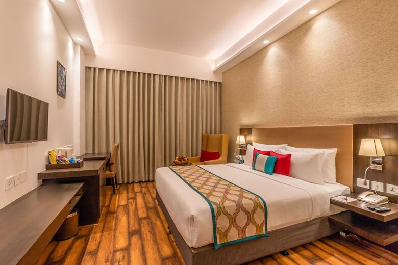 Hotel Divine Clarks Inn Suites