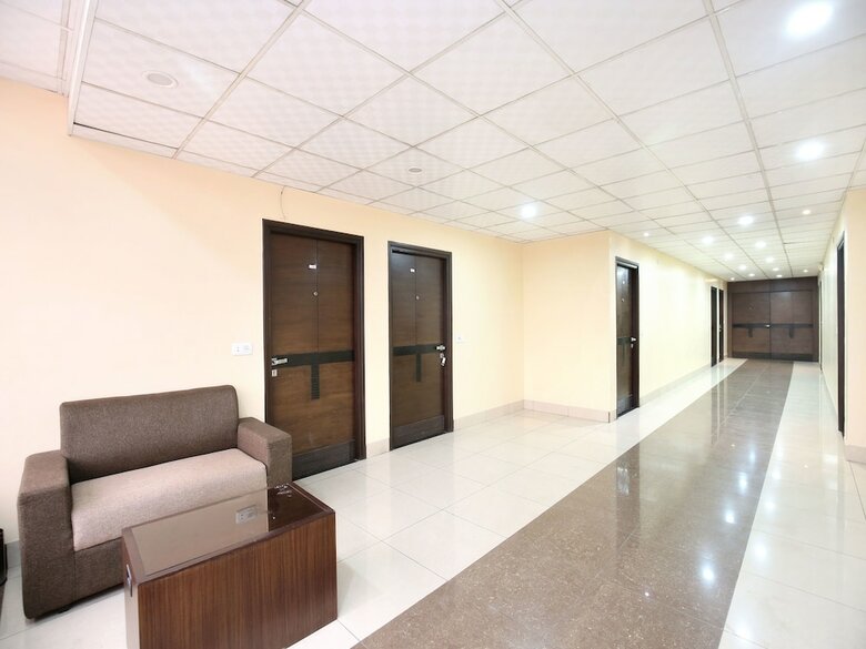 Oyo 16827 Hotel Grand M Lajjo