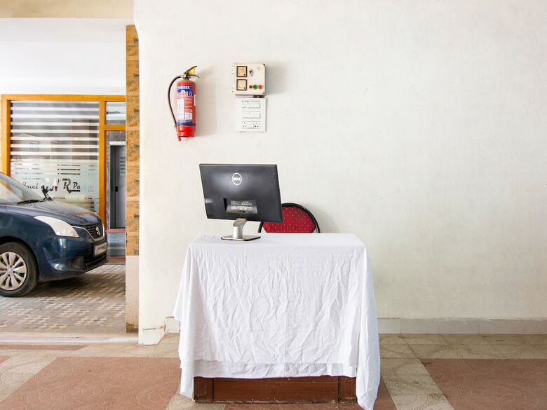 Oyo 15936 Hotel Gnr Residency