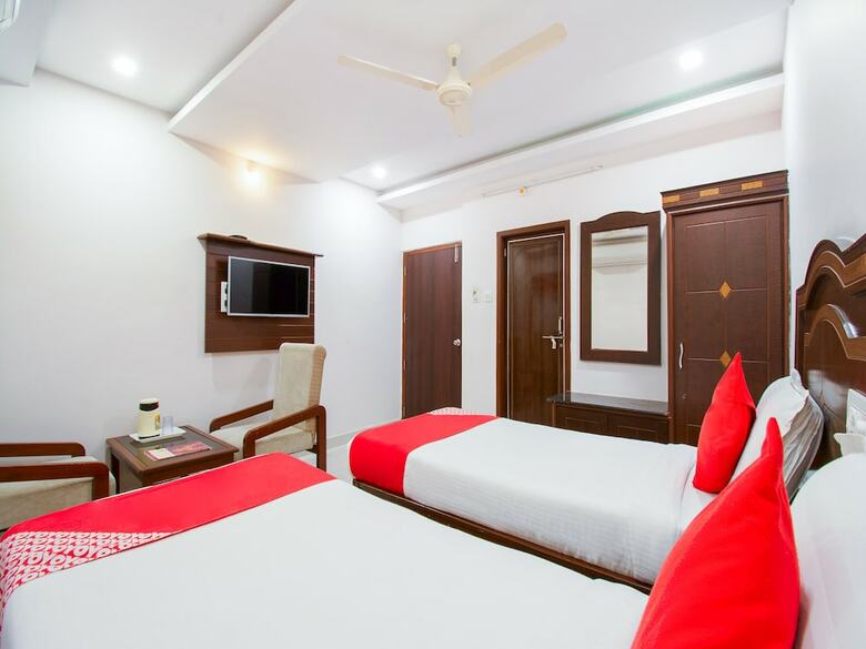 Oyo 15936 Hotel Gnr Residency