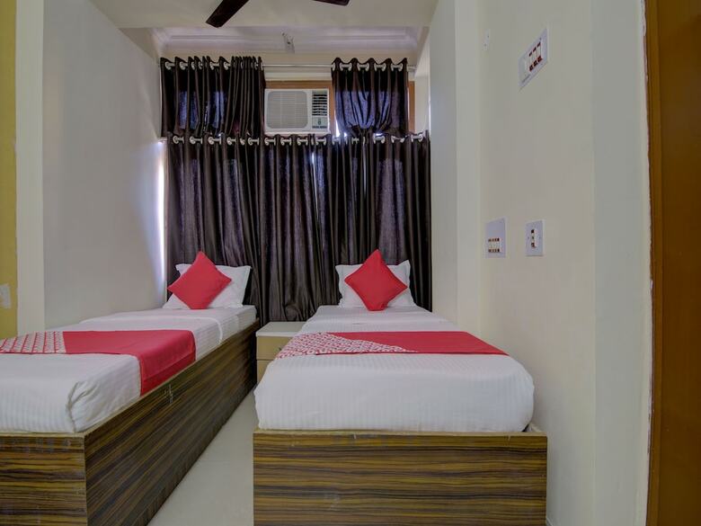 Oyo 15589 Hotel Kamdhenu