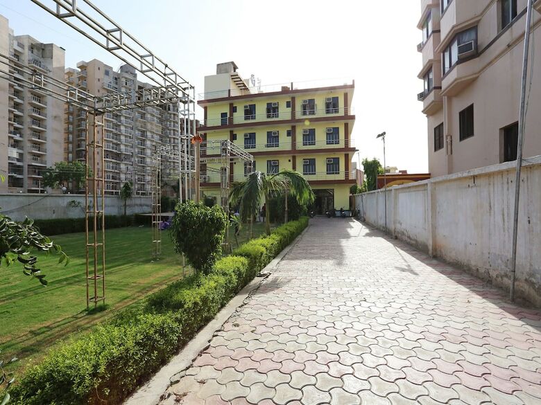 Hotel Oyo 7812 Shree Radha Resort