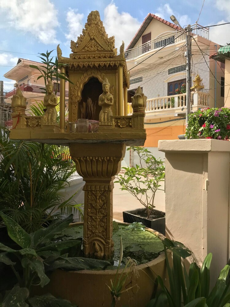 Hostal Golden Ganesha Villa