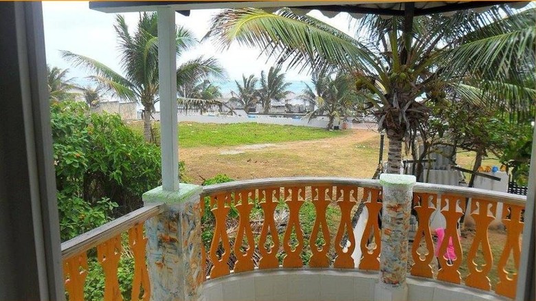 Yellow Moon Guesthouse & Apartments