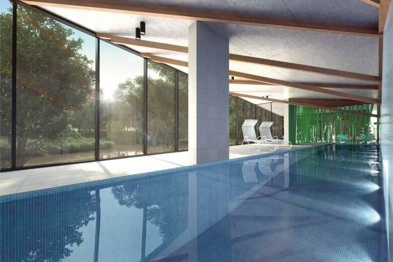 Sleek Arthouse Apartment With Pool Close To City