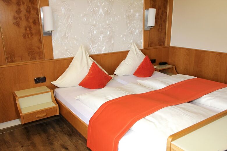 Hotel Gassbachtal & Nibelungen Caf�