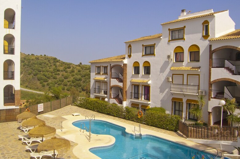 Spacious 2 Bed Apartment In Calahonda