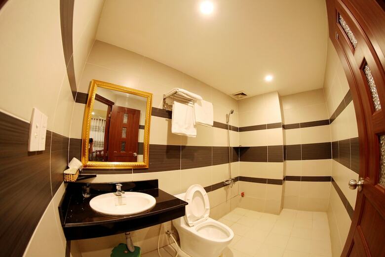 Tran Long Binh Duong Hotel