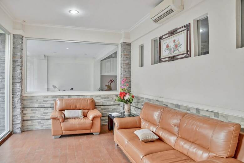 Hotel Clover Residence Near Mall Ambassador