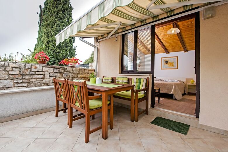 Hotel Apartments & Rooms Chiara