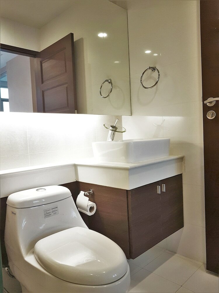 Apartamentos The Art Patong Beach By Phr