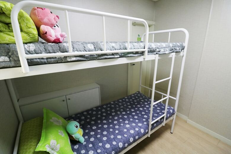 Hostal Four Seasons House - Hostel, Women Only