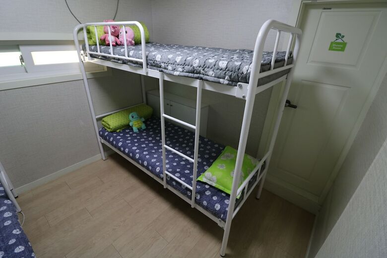 Hostal Four Seasons House - Hostel, Women Only
