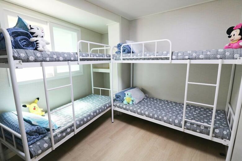 Hostal Four Seasons House - Hostel, Women Only