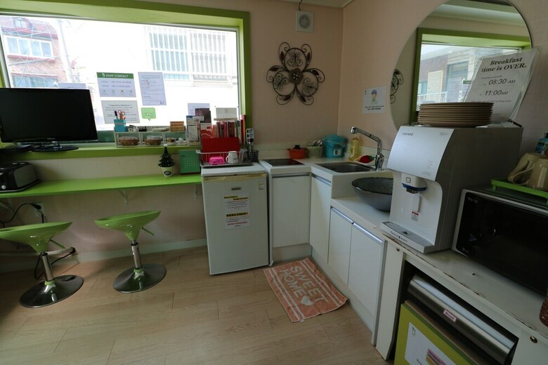 Hostal Four Seasons House - Hostel, Women Only