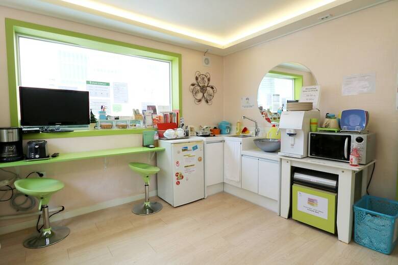 Hostal Four Seasons House - Hostel, Women Only