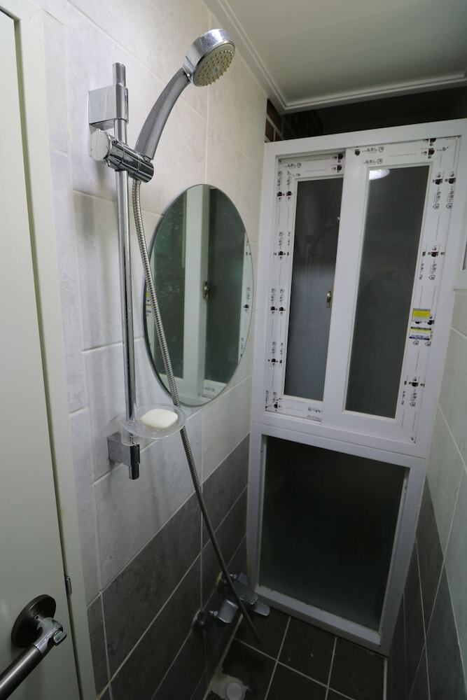 Hostal Four Seasons House - Hostel, Women Only