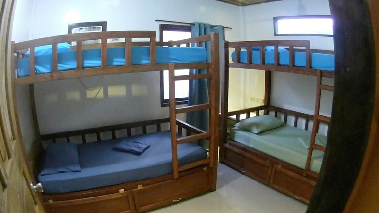 Hostal Footprints Homestay - Hostel - Adults Only