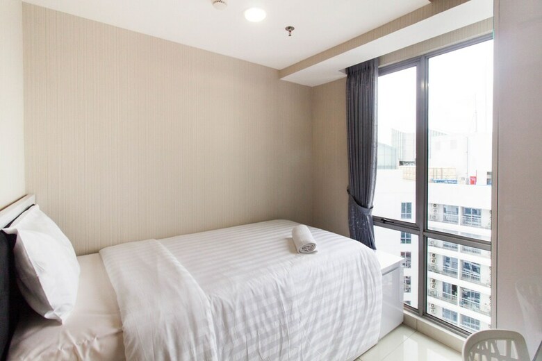 Huge The Mansion Tower Capilano Apartment