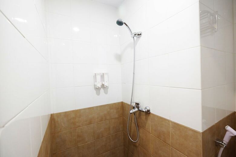 Clean And Tidy Green Pramuka Apartement