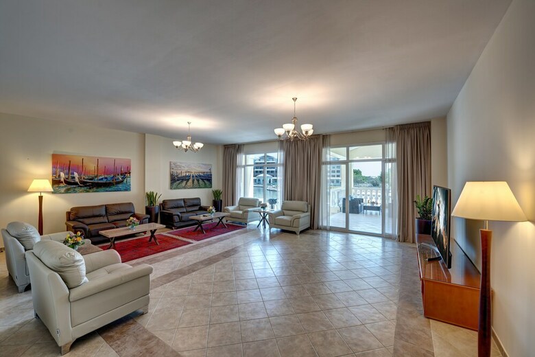 J5 Holiday Homes 3br Apartment
