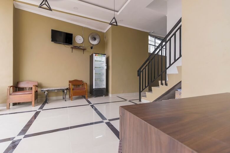 Hotel Reddoorz Plus @ Mampang Prapatan