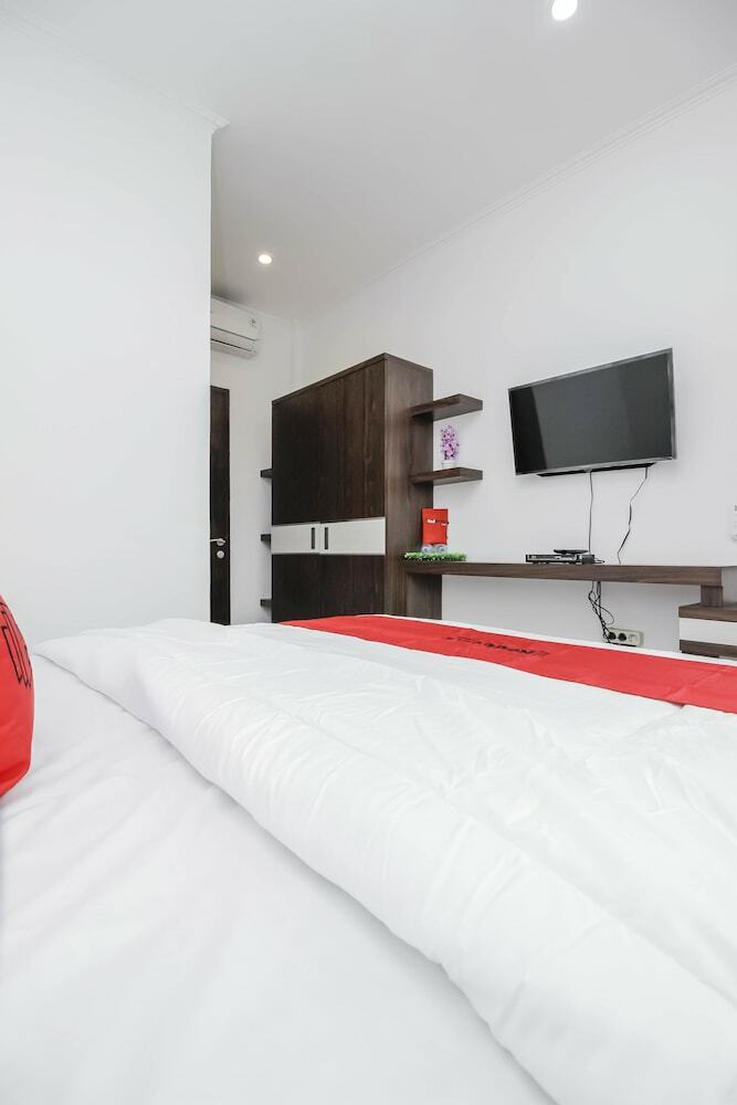 Hotel Reddoorz Plus @ Mampang Prapatan