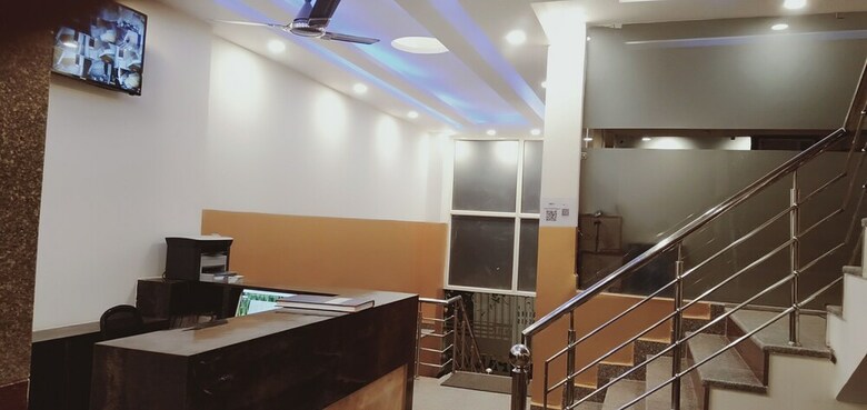 Airport Hotel P Palace