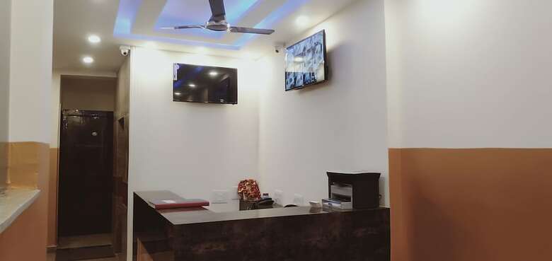 Airport Hotel P Palace